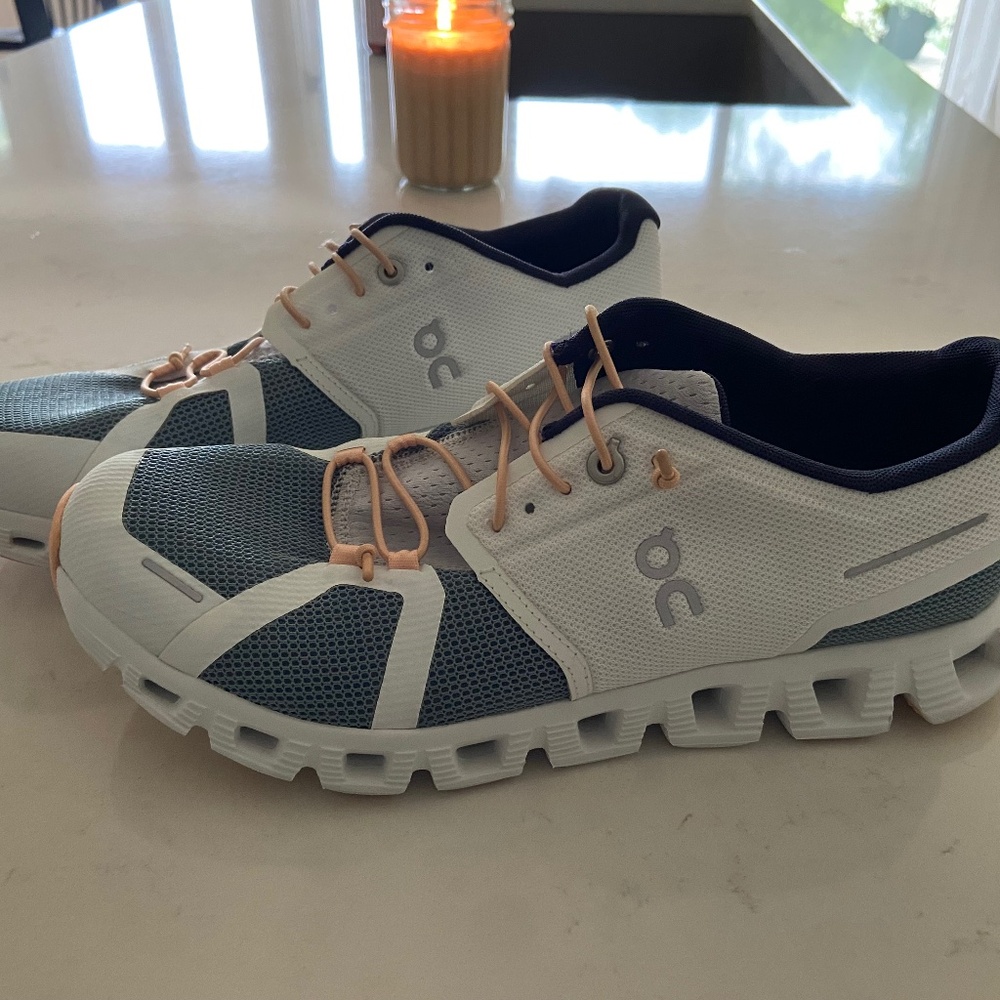 Women’s OnCloud Cloud 5 push size 9 EUC WORN TWICE